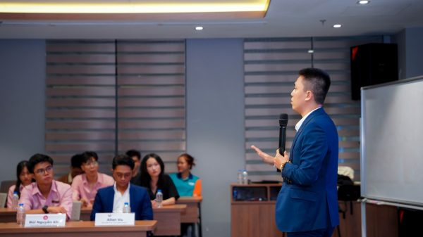 Góc nhìn mới từ workshop AI Tài Chính tại Đại Học Kinh Tế TP.HCM